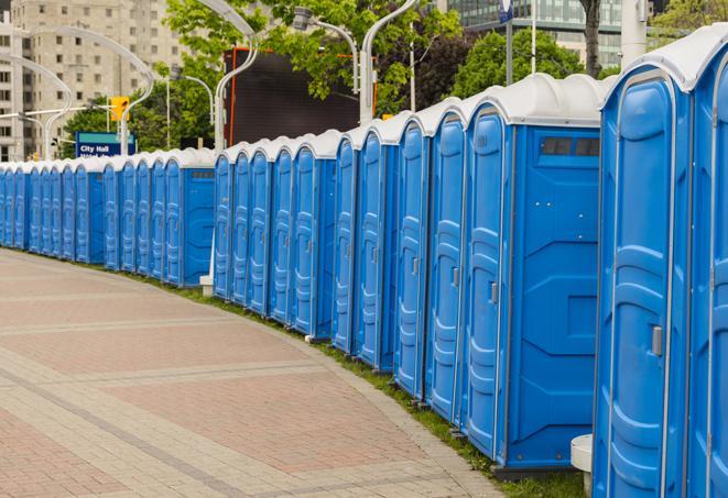 a row of portable restrooms at a fairground, offering visitors a clean and hassle-free experience in Colonia